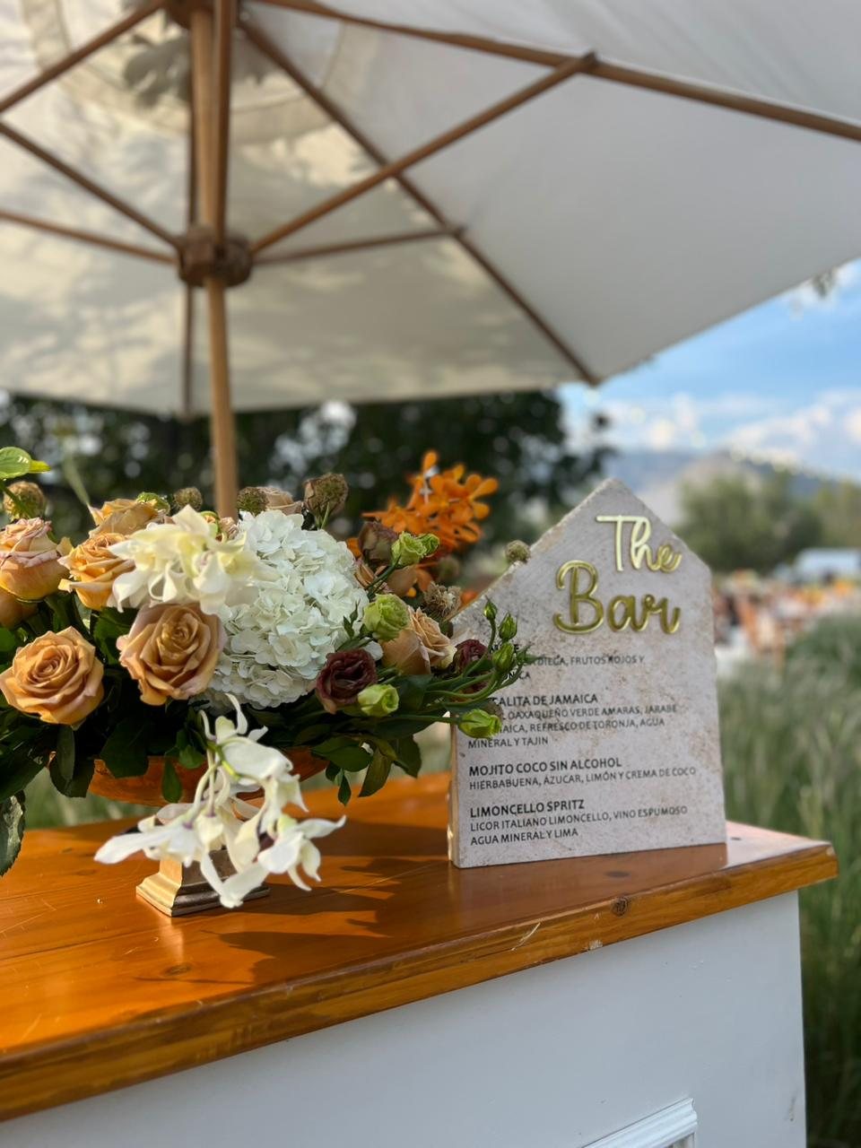 Barra con flores para evento